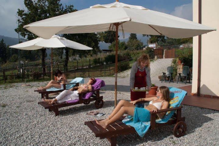 Вілла Agriturismo Le Vigne Montale  Екстер'єр фото
